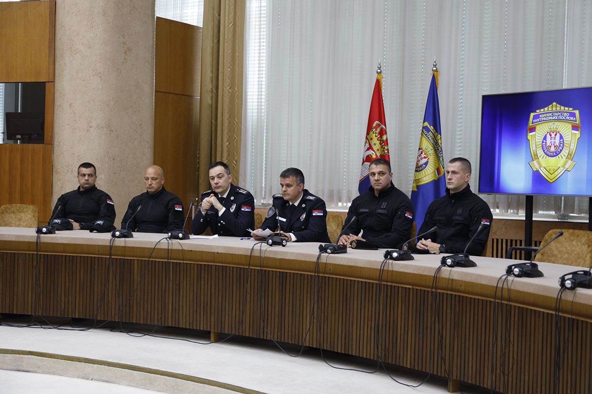 Vanredna konferenciia za medije MUP (10).jpg