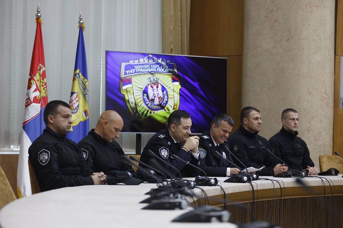 Vanredna konferenciia za medije MUP (11).jpg