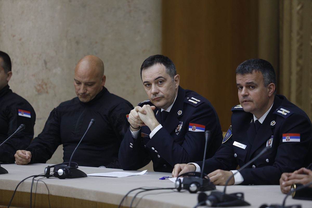 Vanredna konferenciia za medije MUP (14).jpg