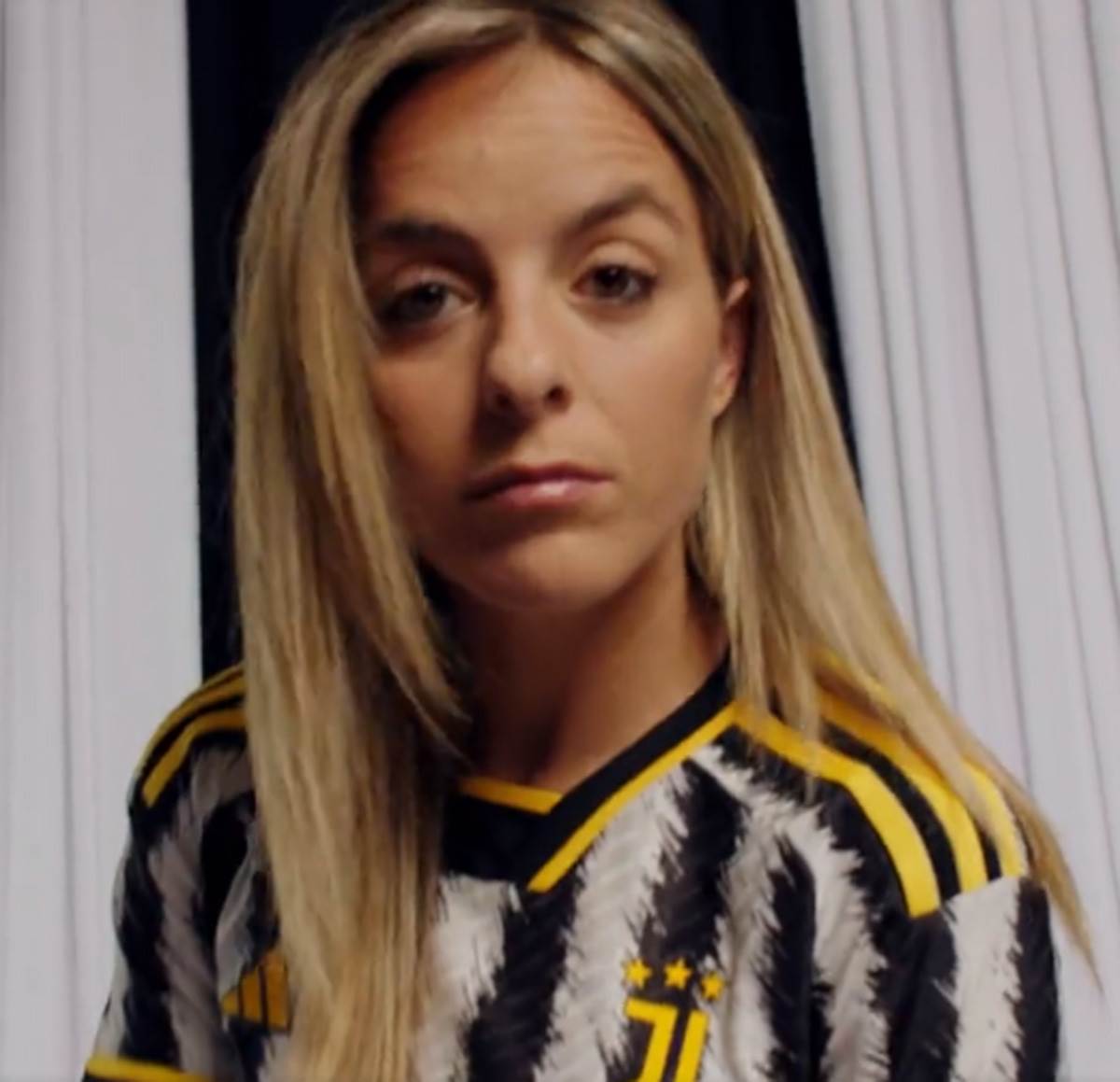 Juventus Dresovi (1).jpg