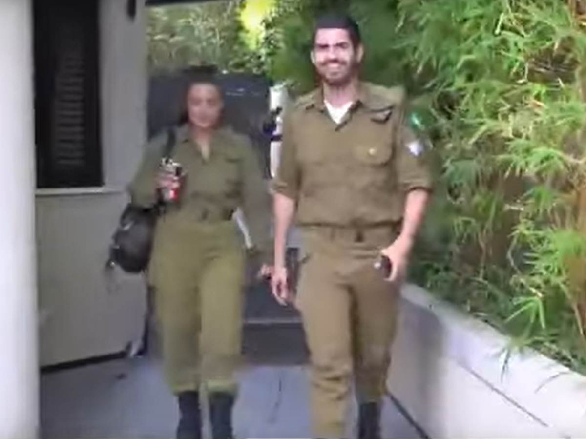 Izrealka u vojsc.png