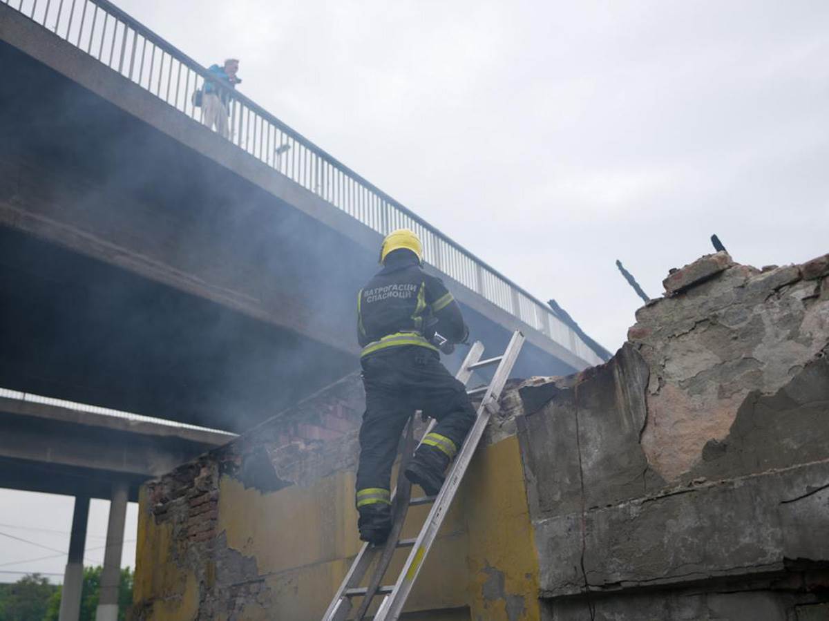 Gašenje požara ispod Pančevačkog mosta (5).jpg