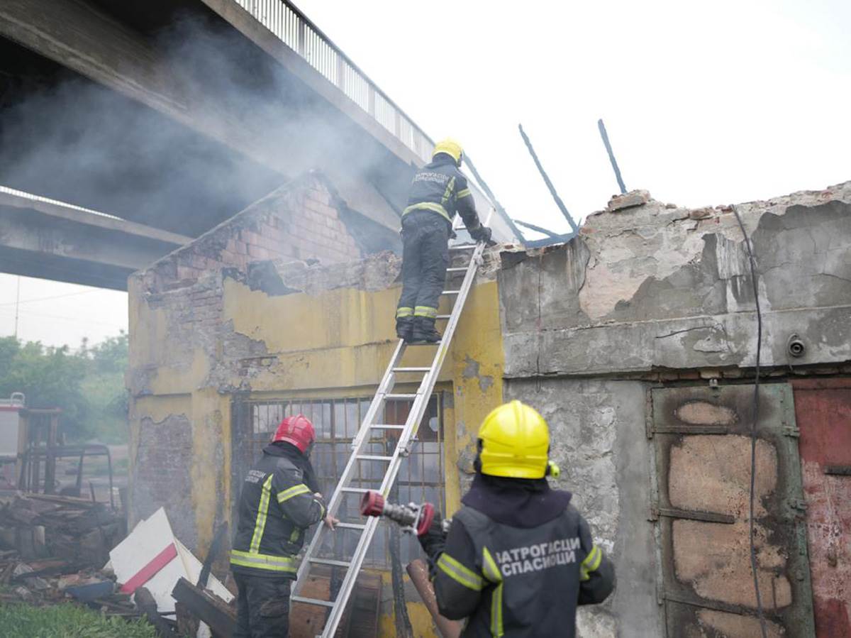 Gašenje požara ispod Pančevačkog mosta (8).jpg
