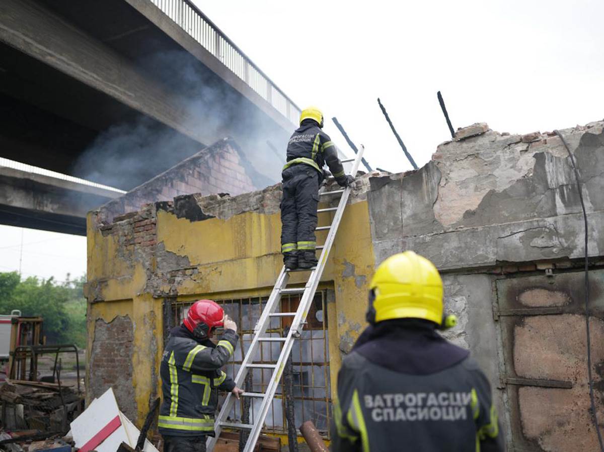 Gašenje požara ispod Pančevačkog mosta (9).jpg