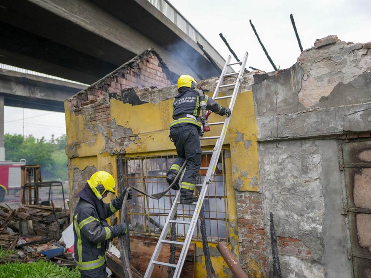 Gašenje požara ispod Pančevačkog mosta (12).jpg