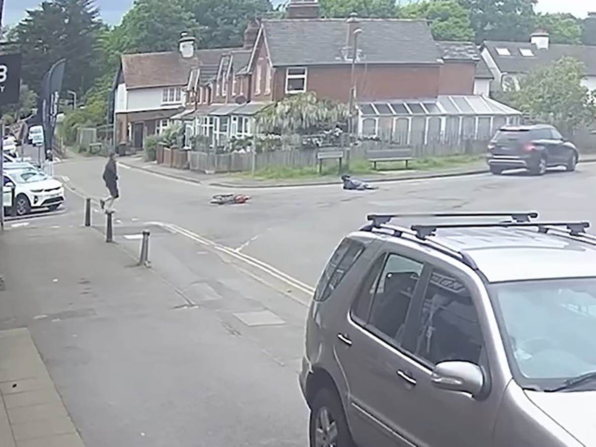 Šokantan trenutak pijani vozač udario je penzionerku sa bicikla i pregazio je (1).jpg