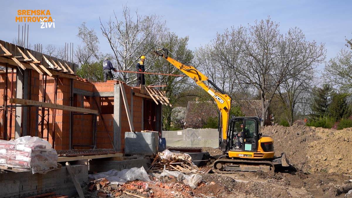 _- 16x9.00_00_23_20.Still031.jpg