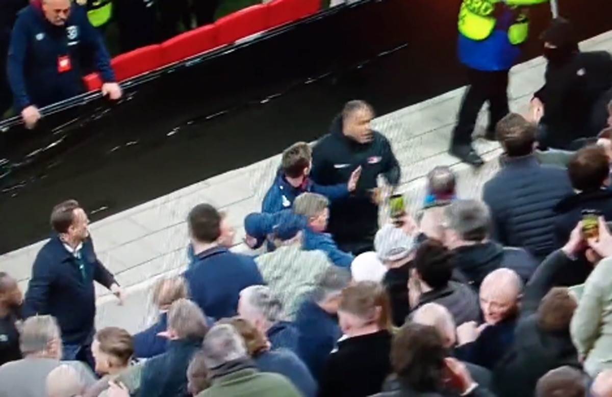 AZ Alkmar - Vest Hem (4).jpg