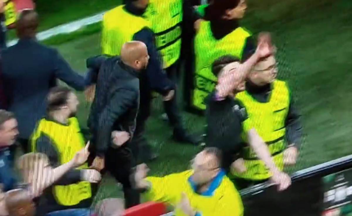 AZ Alkmar - Vest Hem (6).jpg