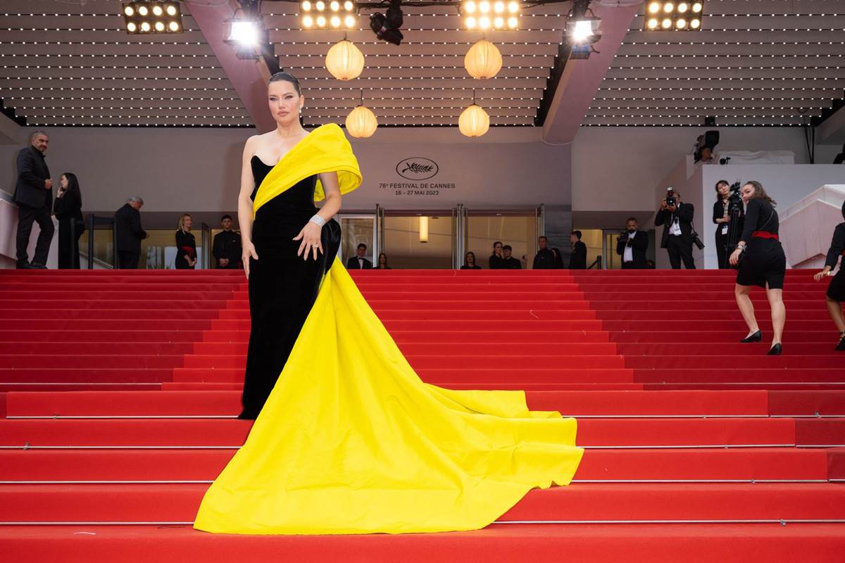 Adriana Lima (2).jpg