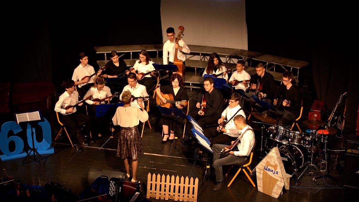 - 16x9.00_00_00_00.Still027.jpg