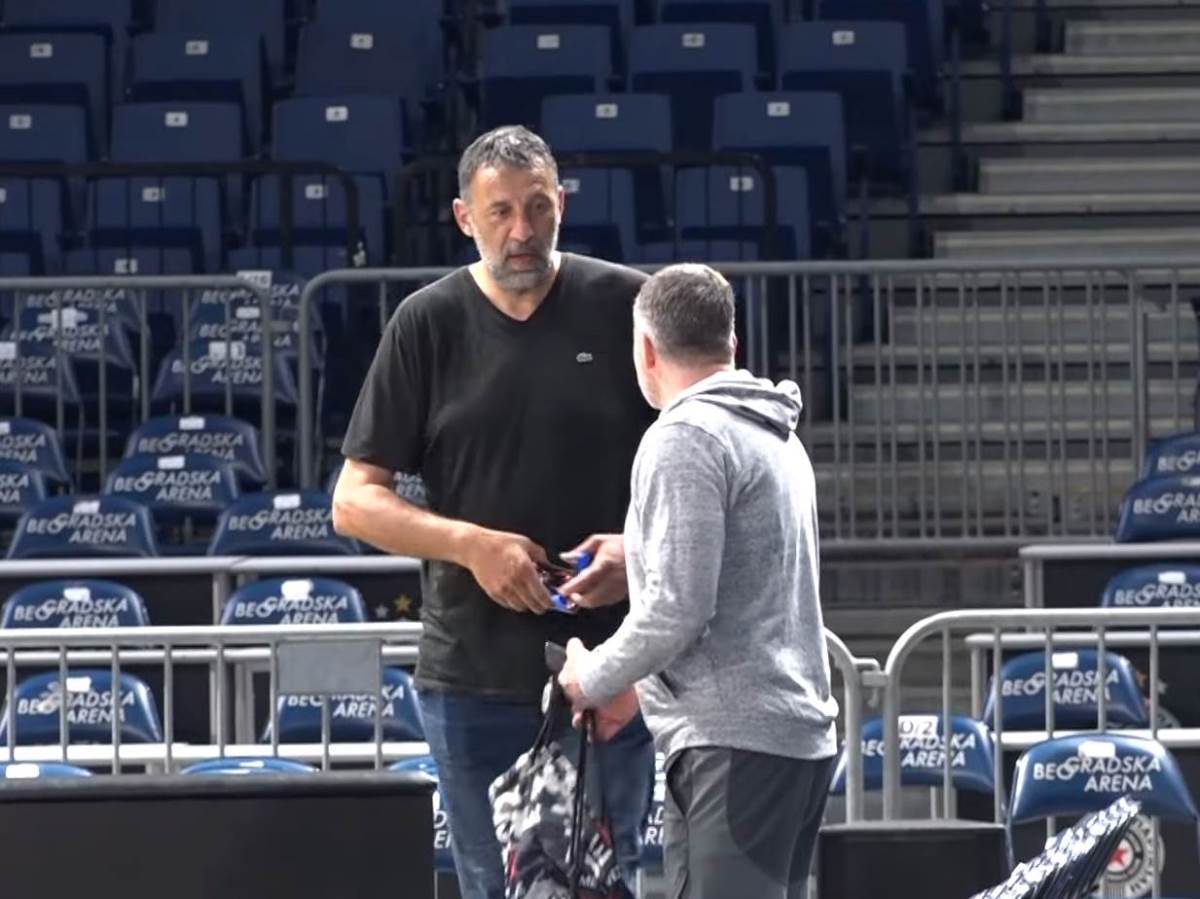 Vlade Divac posetio trening Partizana