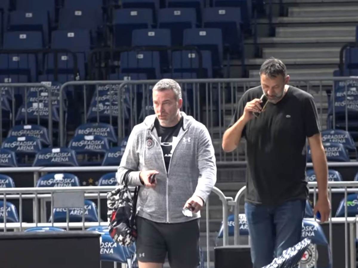 Vlade Divac posetio trening Partizana