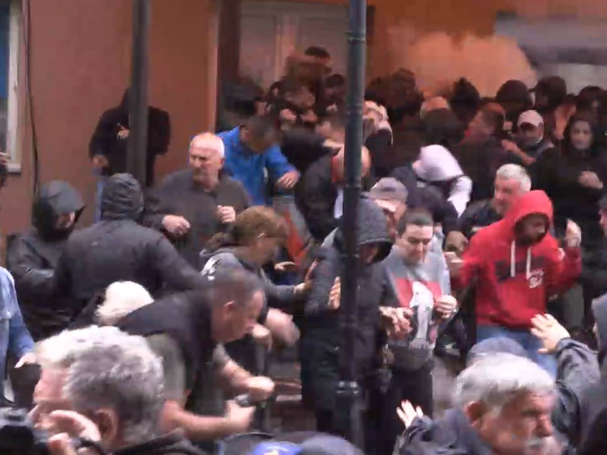 Snimak sukoba Srba i kosovske policije u Zvečanu