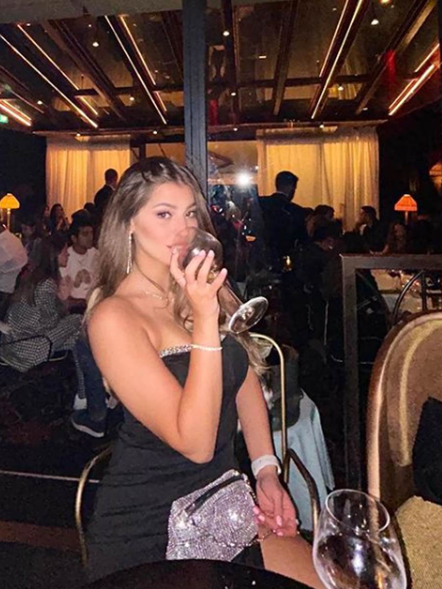 Novak Đoković sa devojkama u restoranu u Parizu pred Rolan Garos