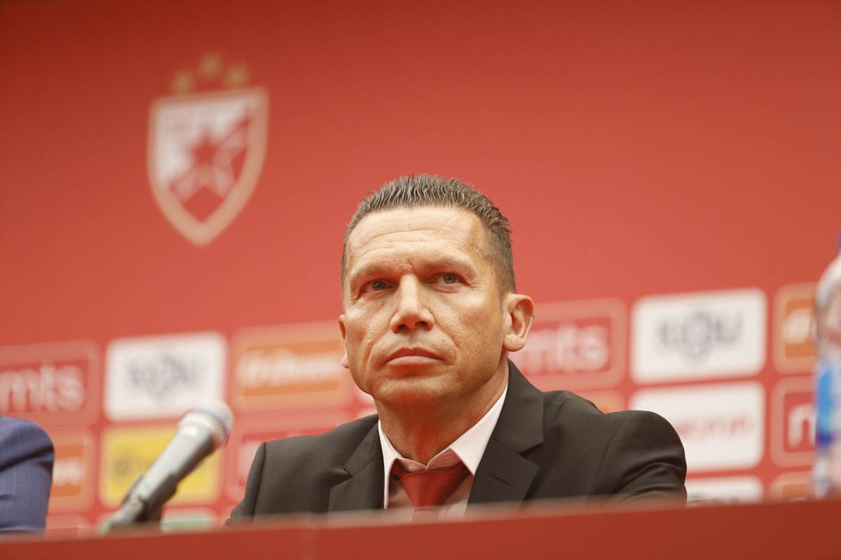 Promocija novog trenera zvezde (4).jpg