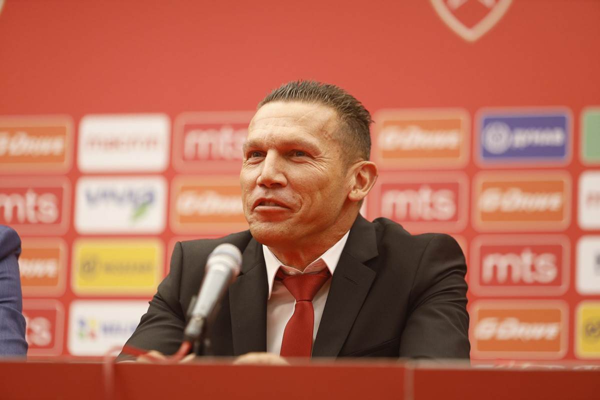 Promocija novog trenera zvezde (12).jpg