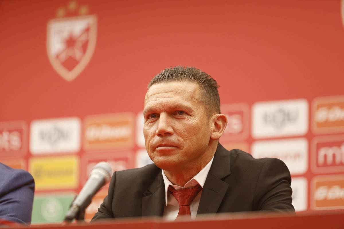 Promocija novog trenera zvezde (13).jpg