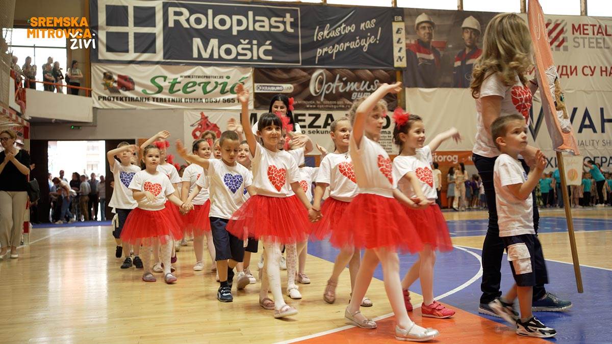 - 16x9.00_00_04_21.Still027.jpg