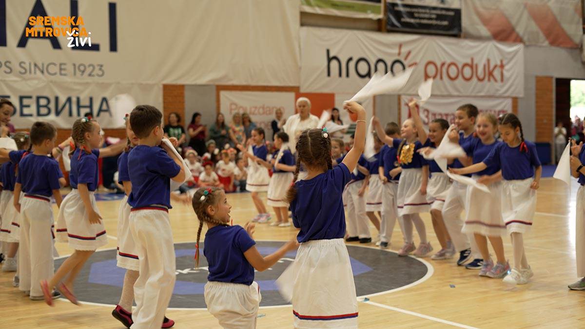 - 16x9.00_00_02_08.Still026.jpg