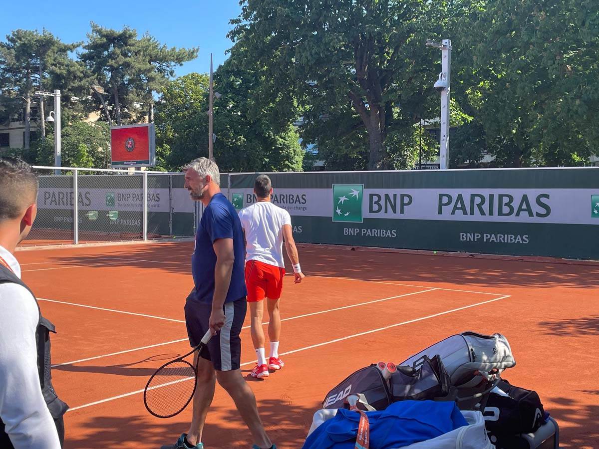 Novak Đoković trenirao pred meč na najdaljem terenu na Rolan Garosu