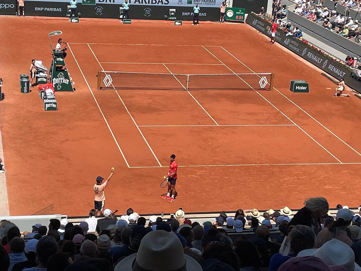 Novak reaguje na zvizdike publike (2).jpg