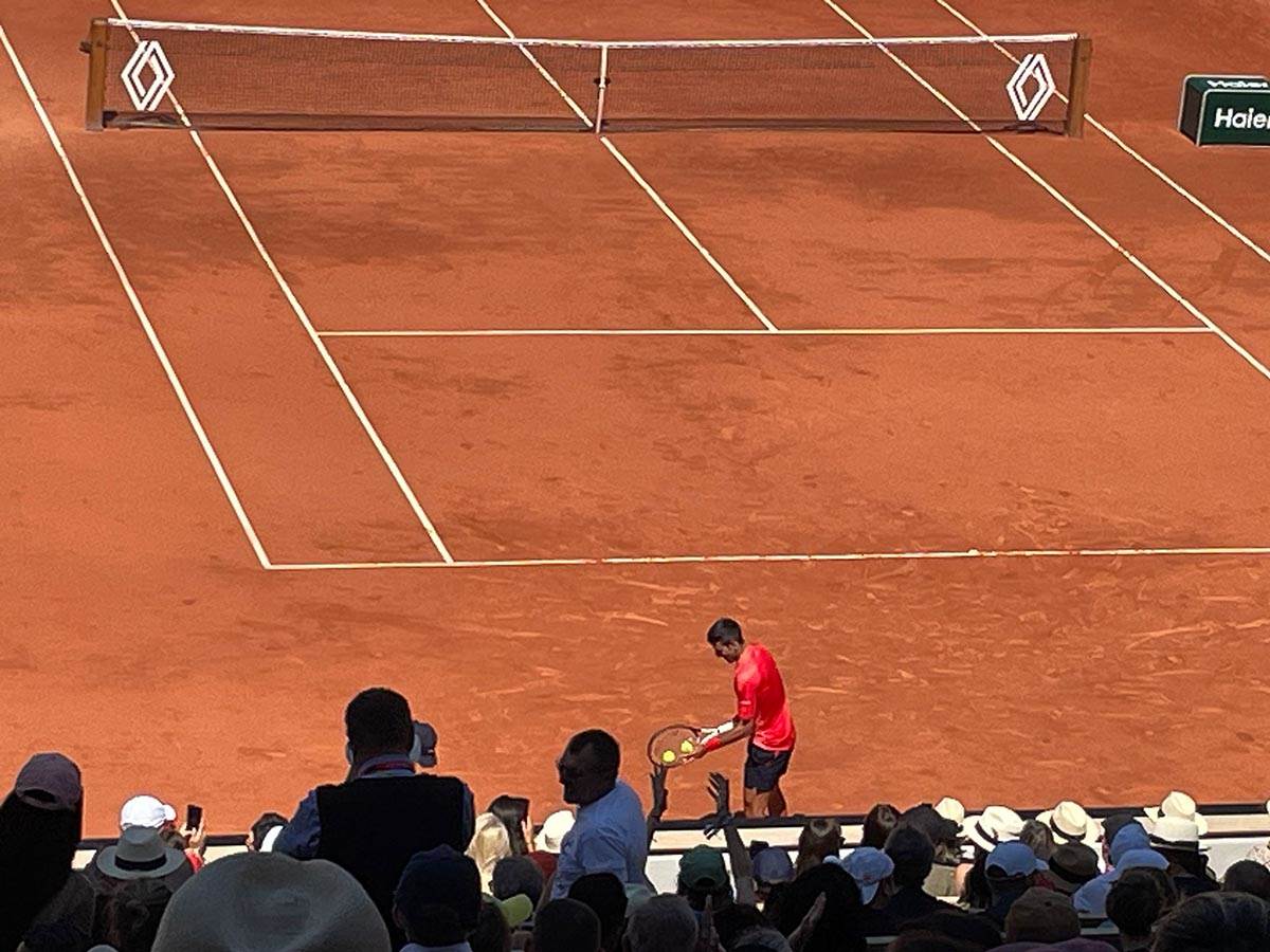 Novak reaguje na zvizdike publike (1).jpg