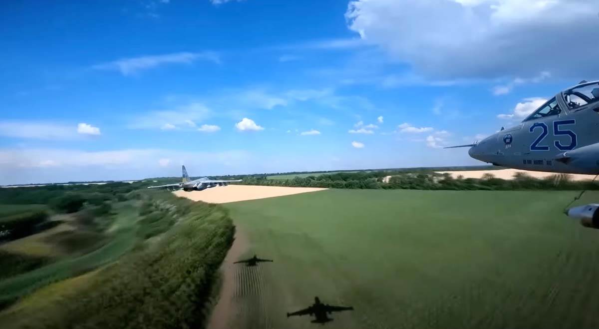 Avion sukhoi su-25 4.jpg