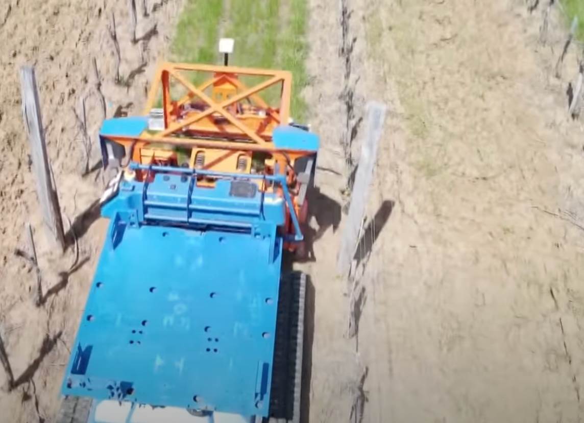 Poljoprivredni robot 1.jpeg