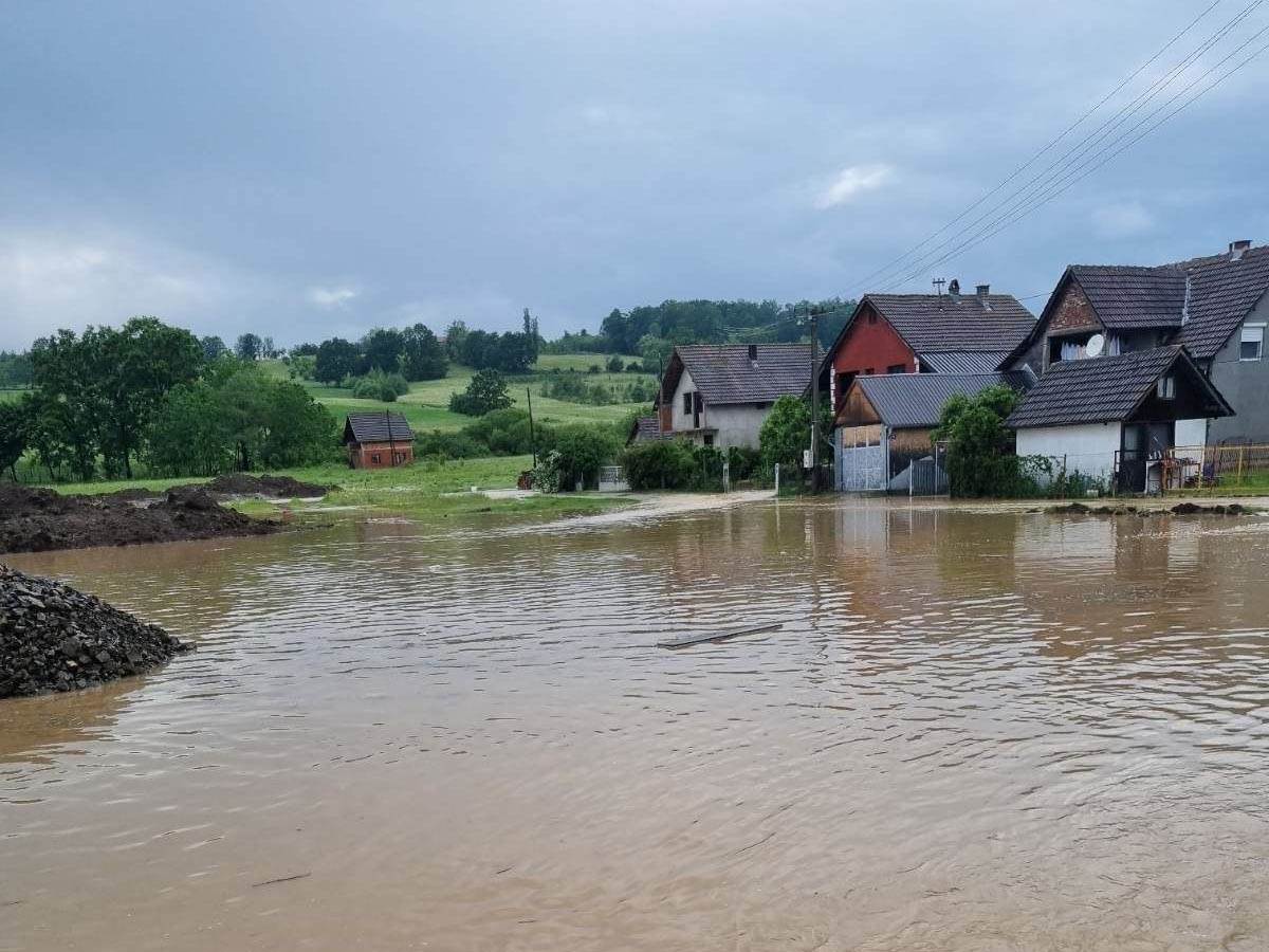 Katastrofa u Kosjeriću, poplavljeno preko 20 kuća  (2).jpg