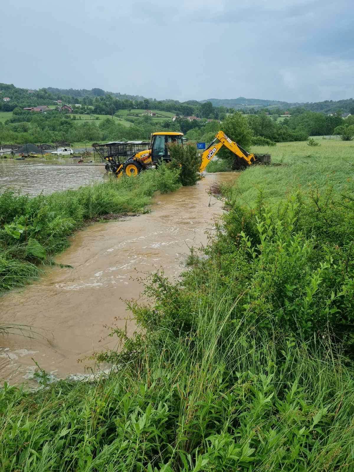 Katastrofa u Kosjeriću, poplavljeno preko 20 kuća  (1).jpg