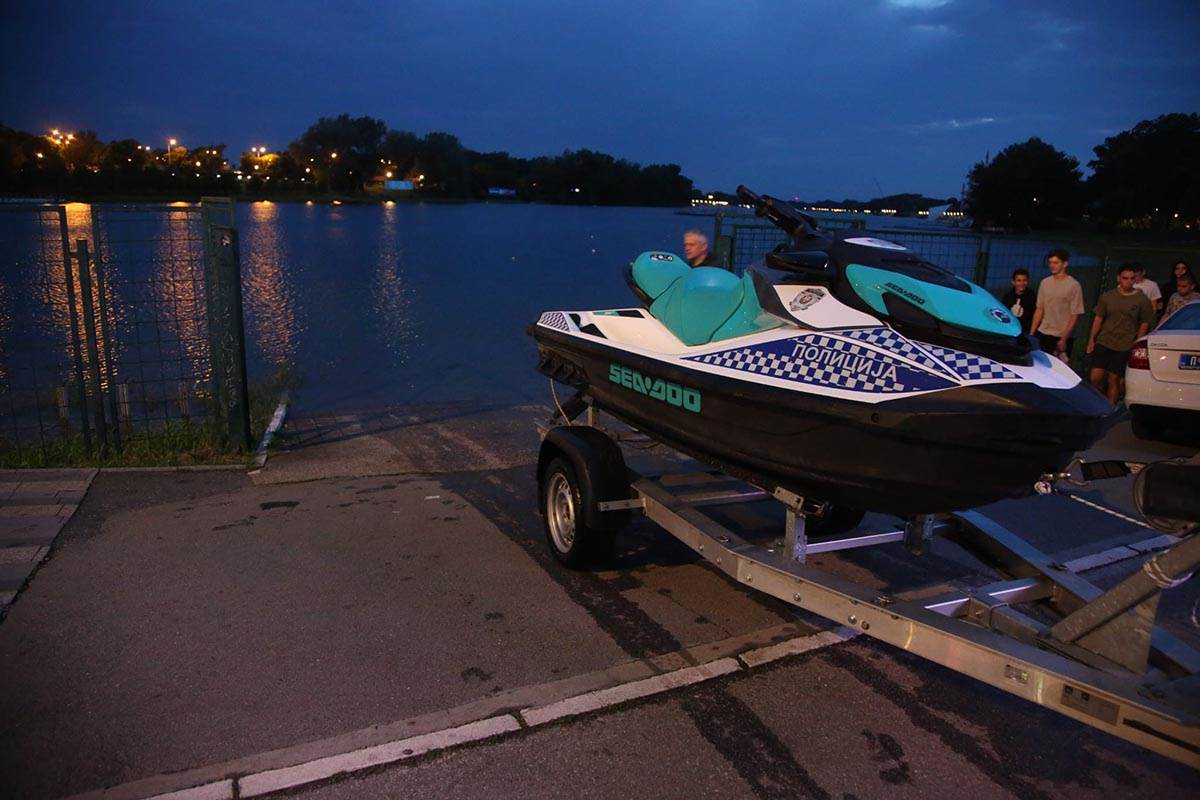 Utopljeni srednjoskolci na Adi (4).jpg