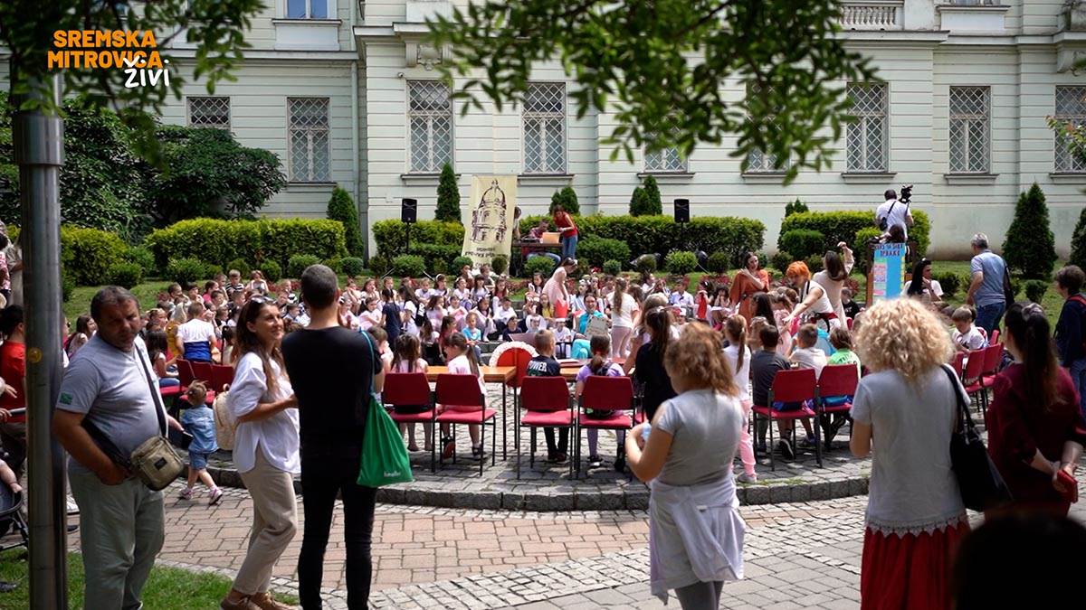 - 16x9.00_00_03_15.Still035.jpg