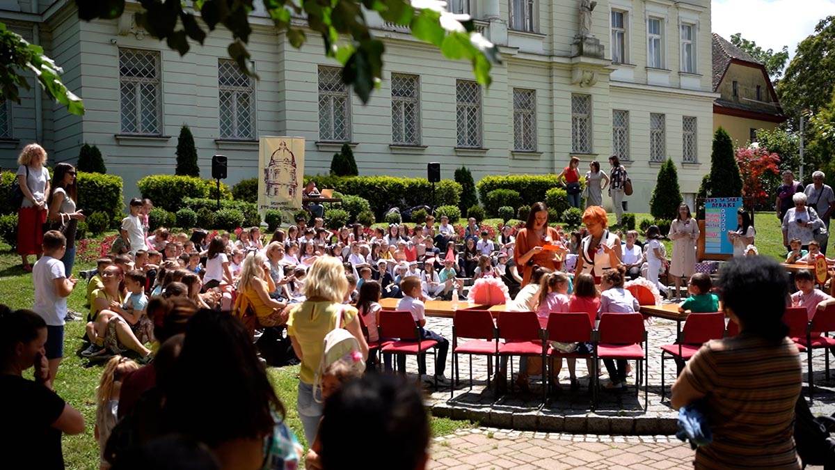 - 16x9.00_00_00_05.Still033.jpg