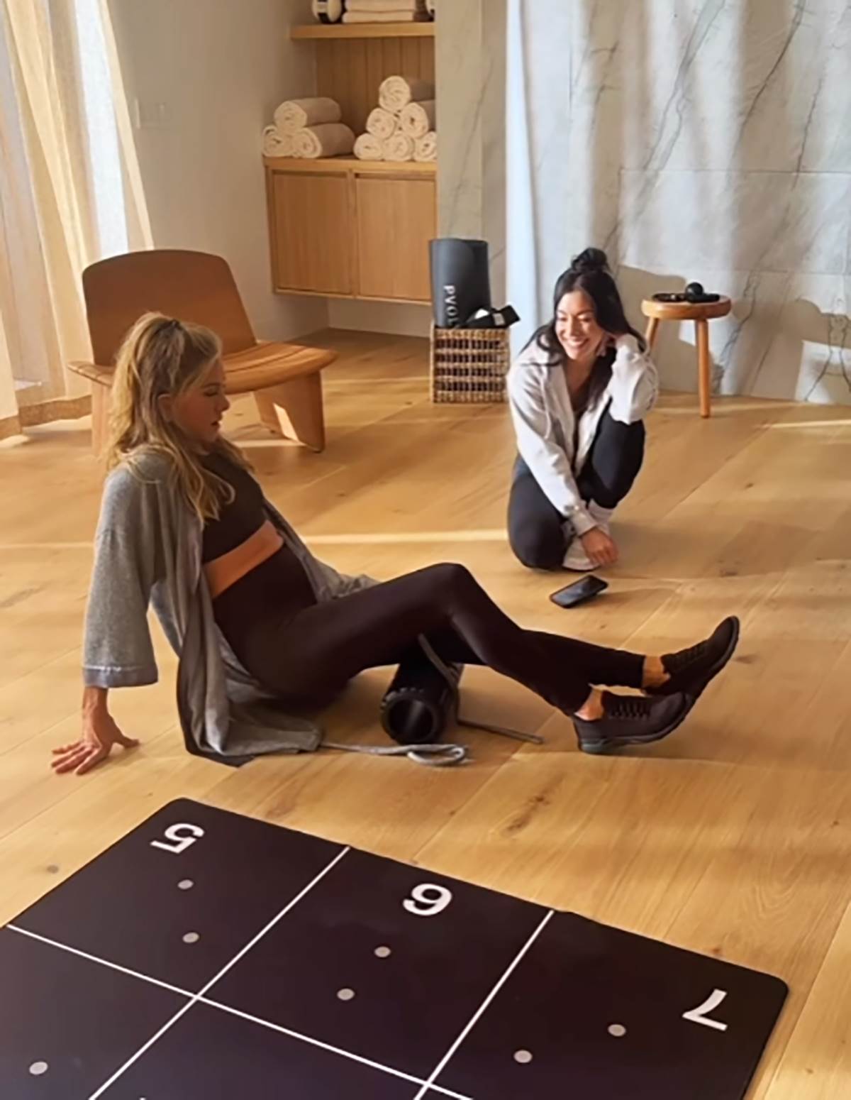 Dženifer Aniston (5).png