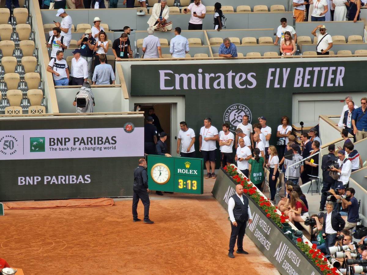 Navijač pokušao da uleti kod Novaka, obezbedjenje reagovalo3.jpg