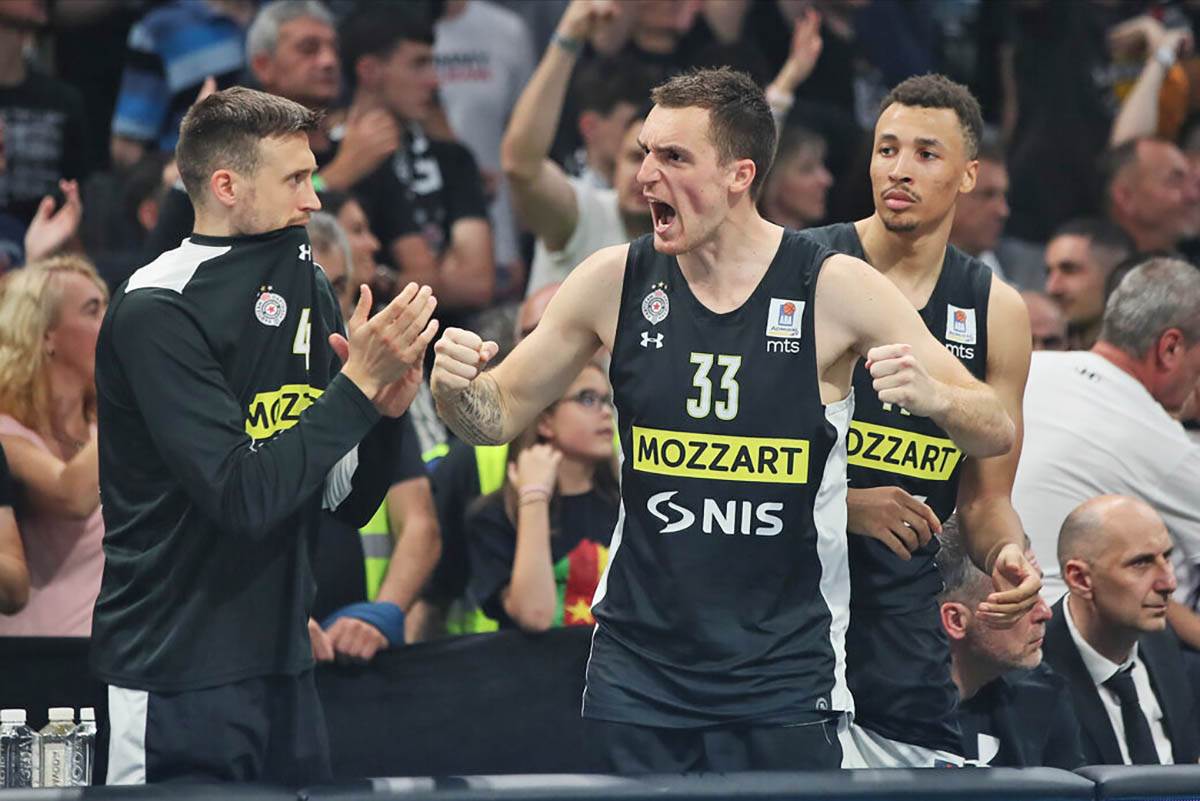 Zvezda Partizan kraj meča (7).JPG