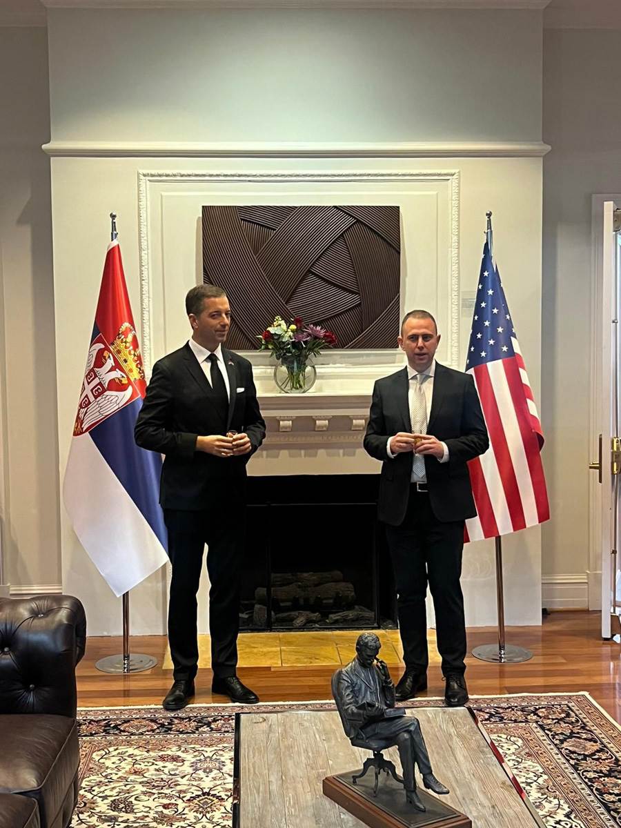 Ambasador Marko Đurić i predsednik AmCham-a Stefan Lazarevic.jpg