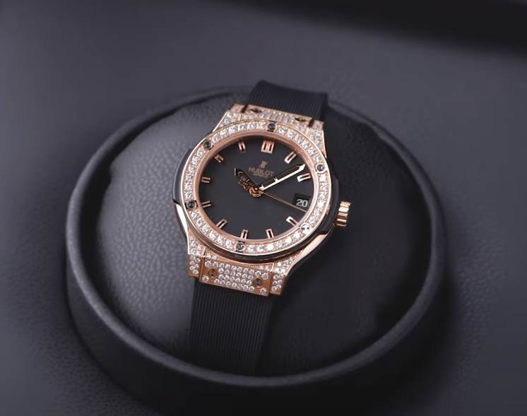 Hublot Classic Fusion King Gold (1).jpg