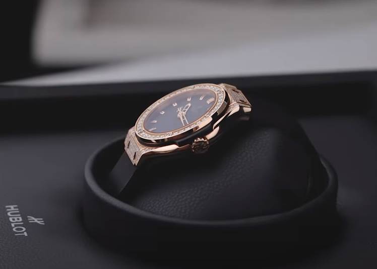 Hublot Classic Fusion King Gold (8).png