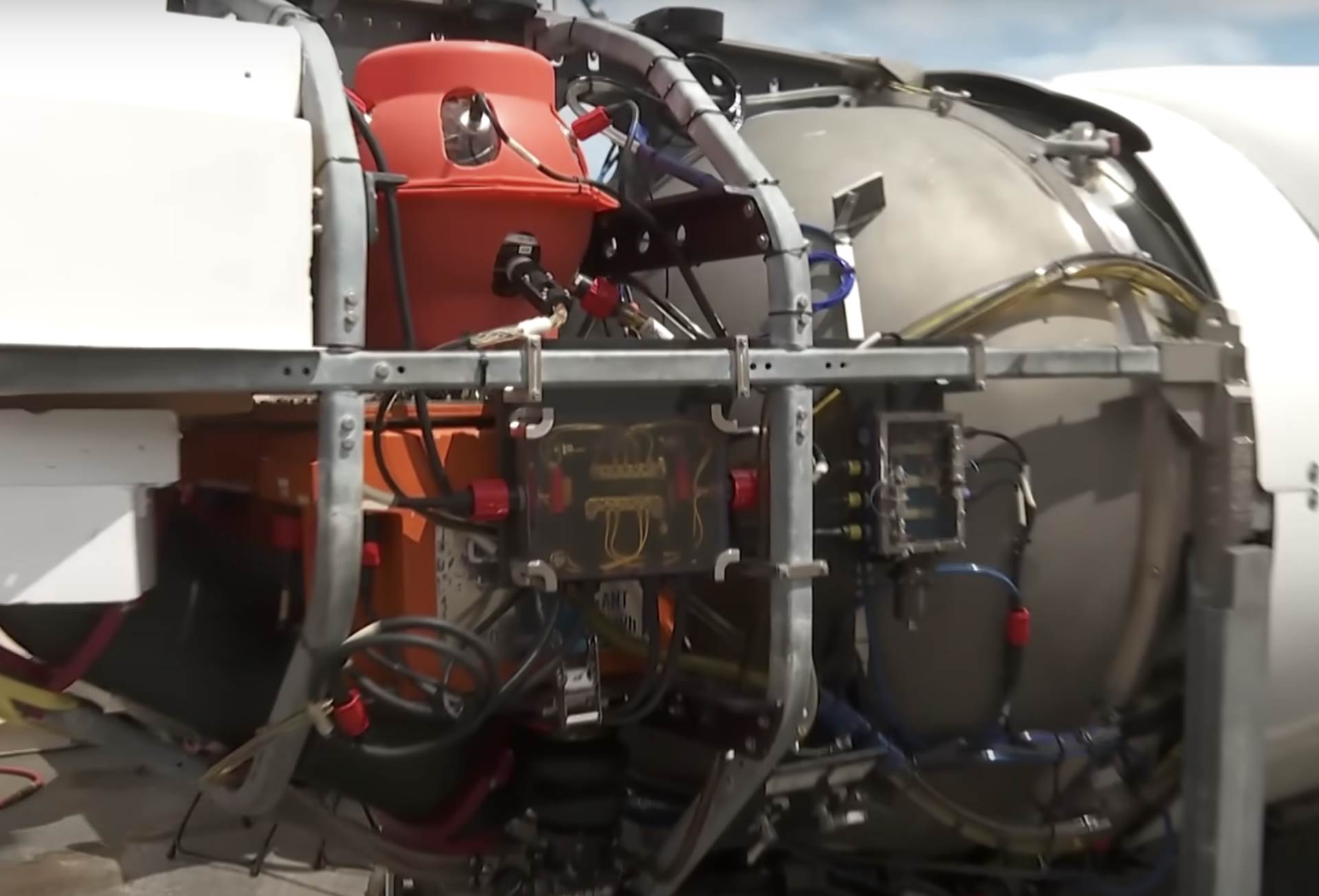 podmornica titan iznutra 6.png