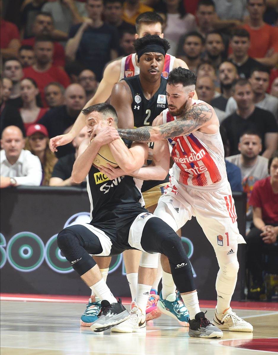 Dejan Davidovac gleda Zvezda Partizan