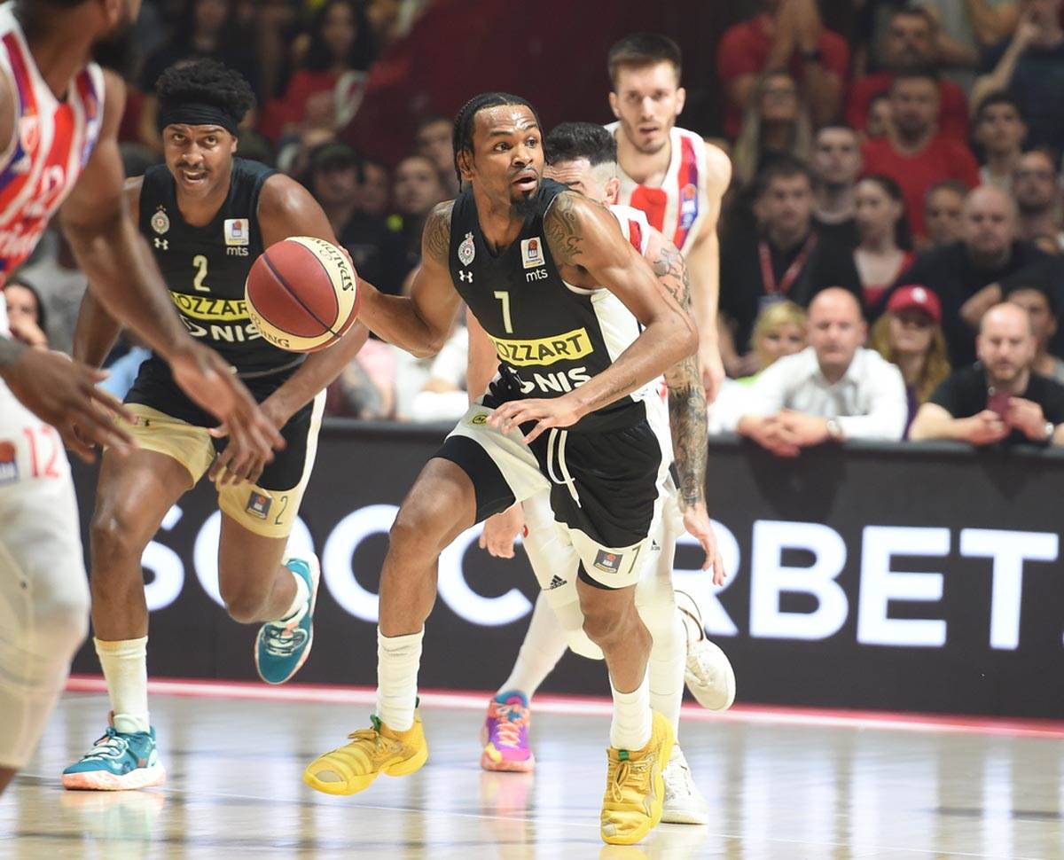 Dejan Davidovac gleda Zvezda Partizan