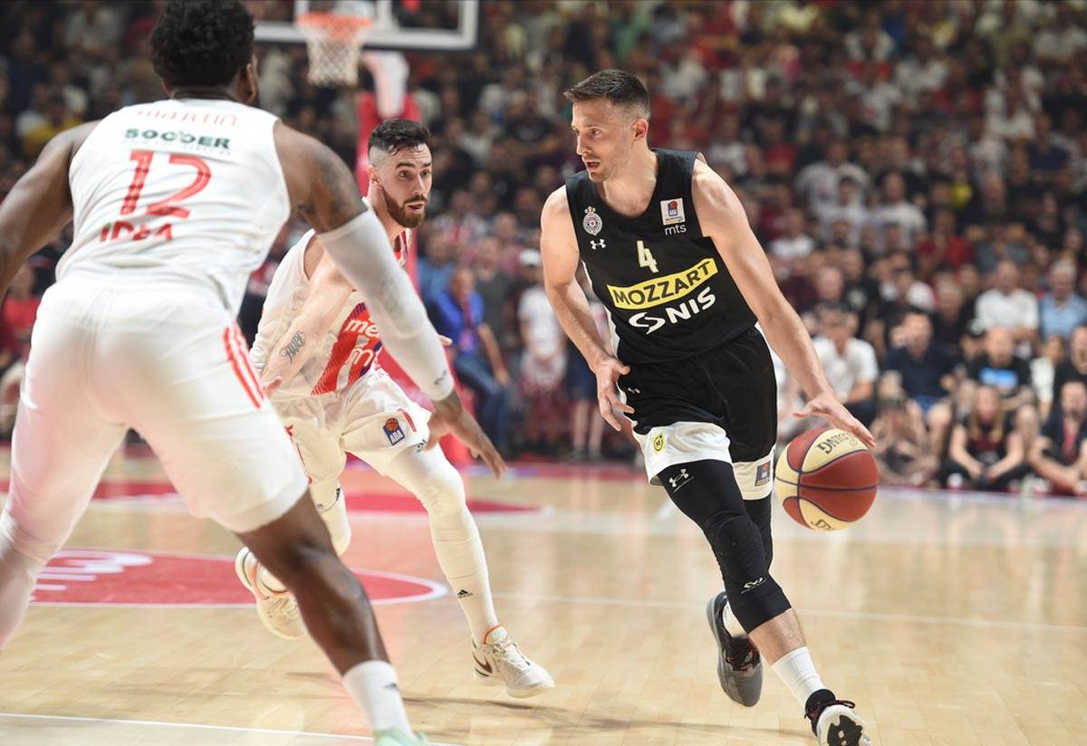 Dejan Davidovac gleda Zvezda Partizan