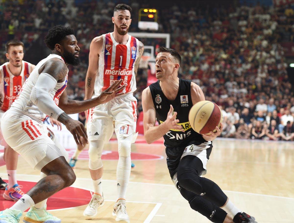 Dejan Davidovac gleda Zvezda Partizan