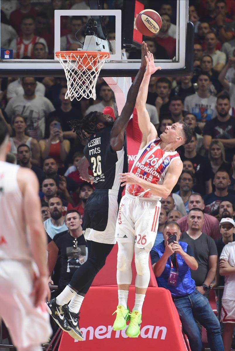 Dejan Davidovac gleda Zvezda Partizan