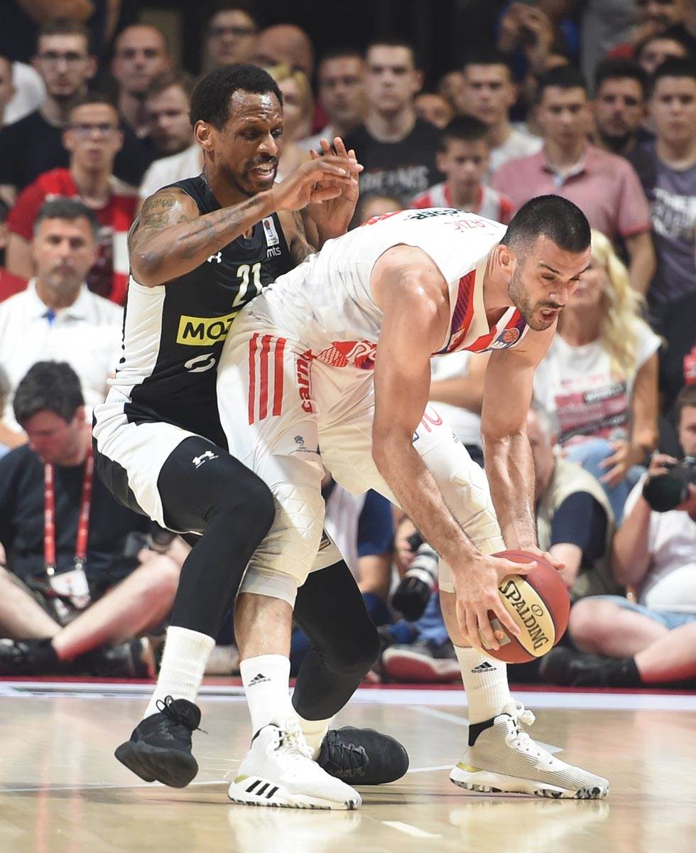 Dejan Davidovac gleda Zvezda Partizan