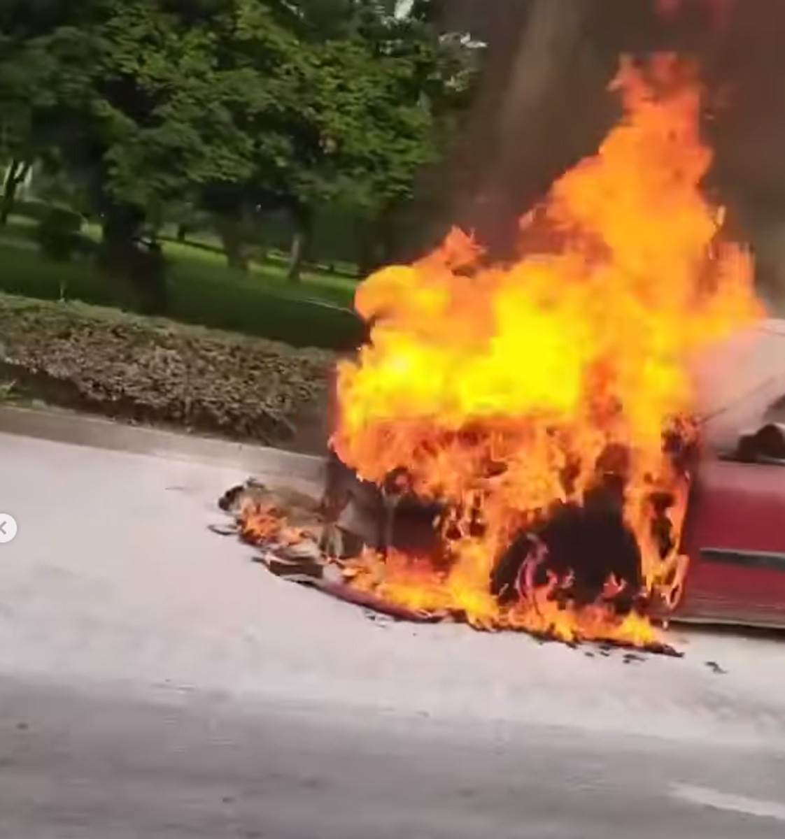 Zapaljen automobil (4).jpg