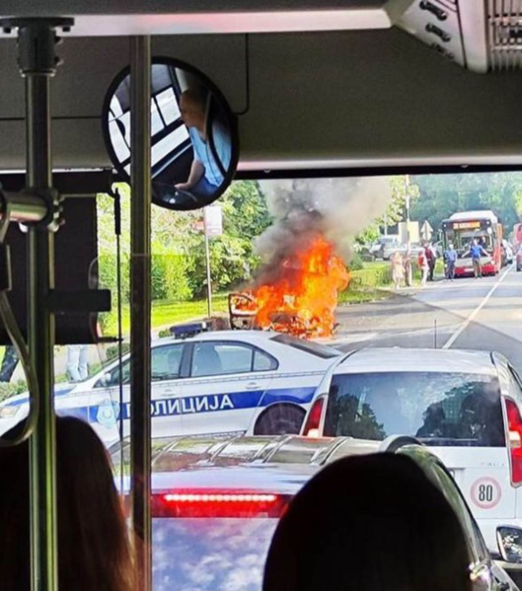 Zapaljen automobil (7).jpg