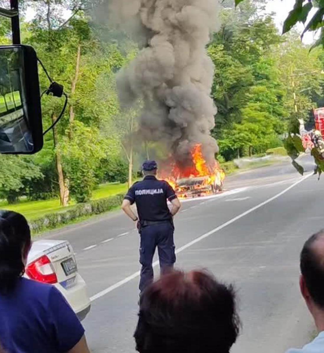 Zapaljen automobil (8).jpg